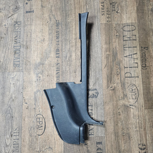 Fußraumverkleidung rechts schwarz VW Golf 3 / Cabrio / Vento – 1H1863484A – gebraucht