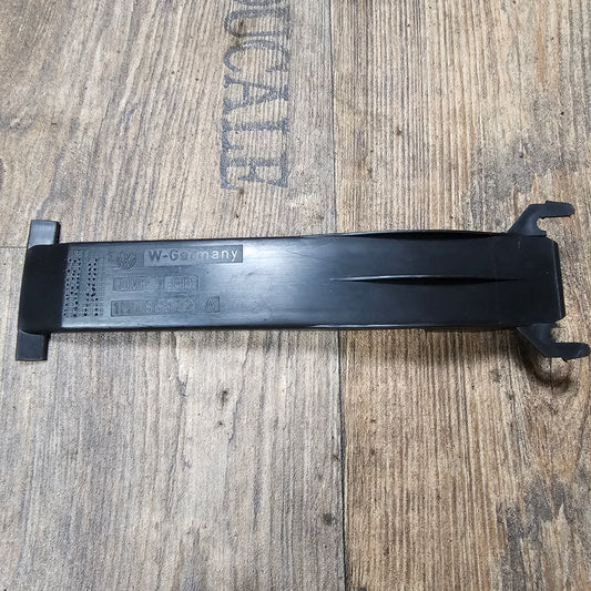 Führung für Abdeckstreifen – 1H0863221A – VW Golf 3 – gebraucht
