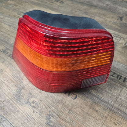 Heckleuchte links inkl. Lampenträger VW Golf 4 Variant – 1J6945095 + 1J6945257 – gebraucht