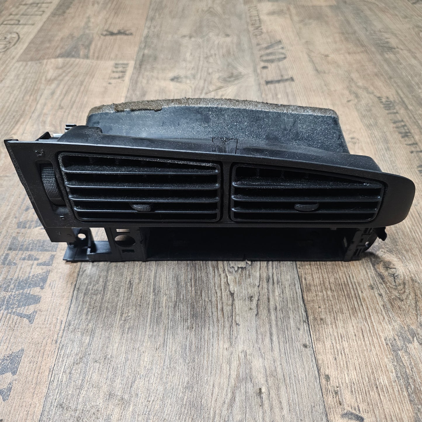 Rahmen Lüftungsgitter Mitte VW Golf 3 / Vento / Cabrio – 1H6819736 – gebraucht