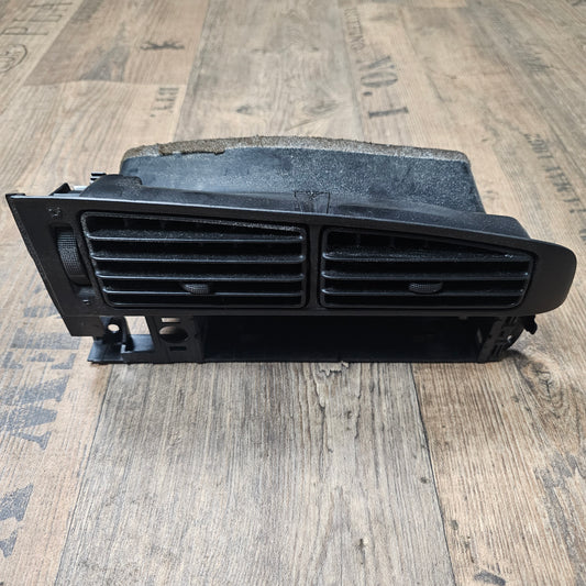 Rahmen Lüftungsgitter Mitte VW Golf 3 / Vento / Cabrio – 1H6819736 – gebraucht