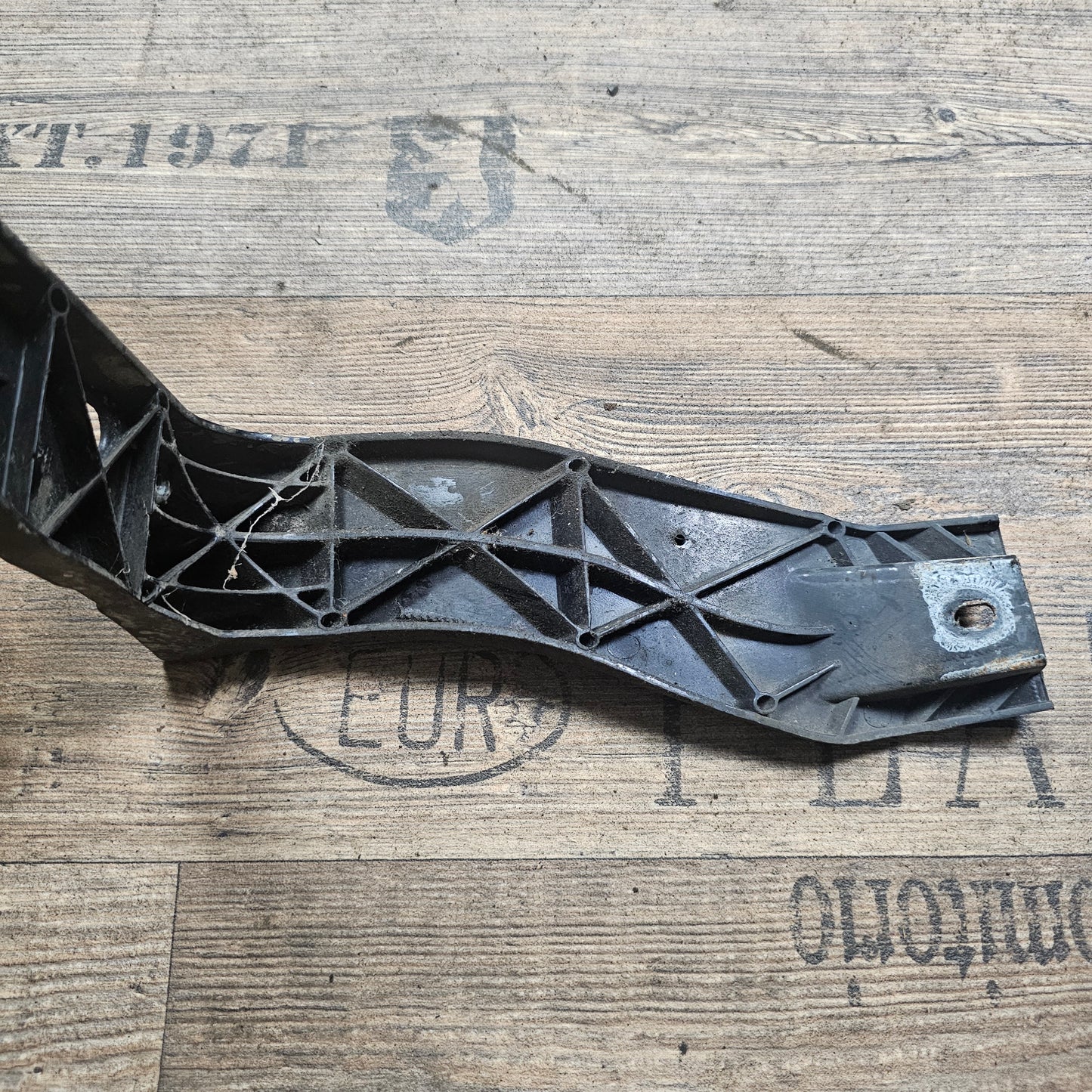 Kotflügelhalter links Audi A4 B6 8E 8E0821137B