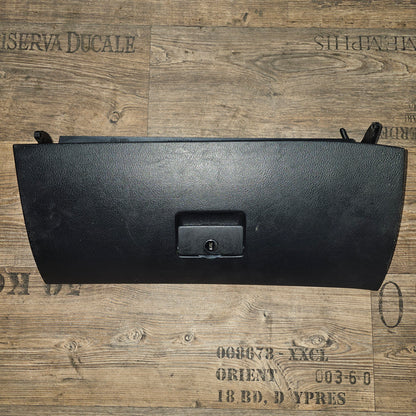 Handschuhfachklappe + Mechanismus + Schrauben VW Golf 4 Bora 1J1858132A