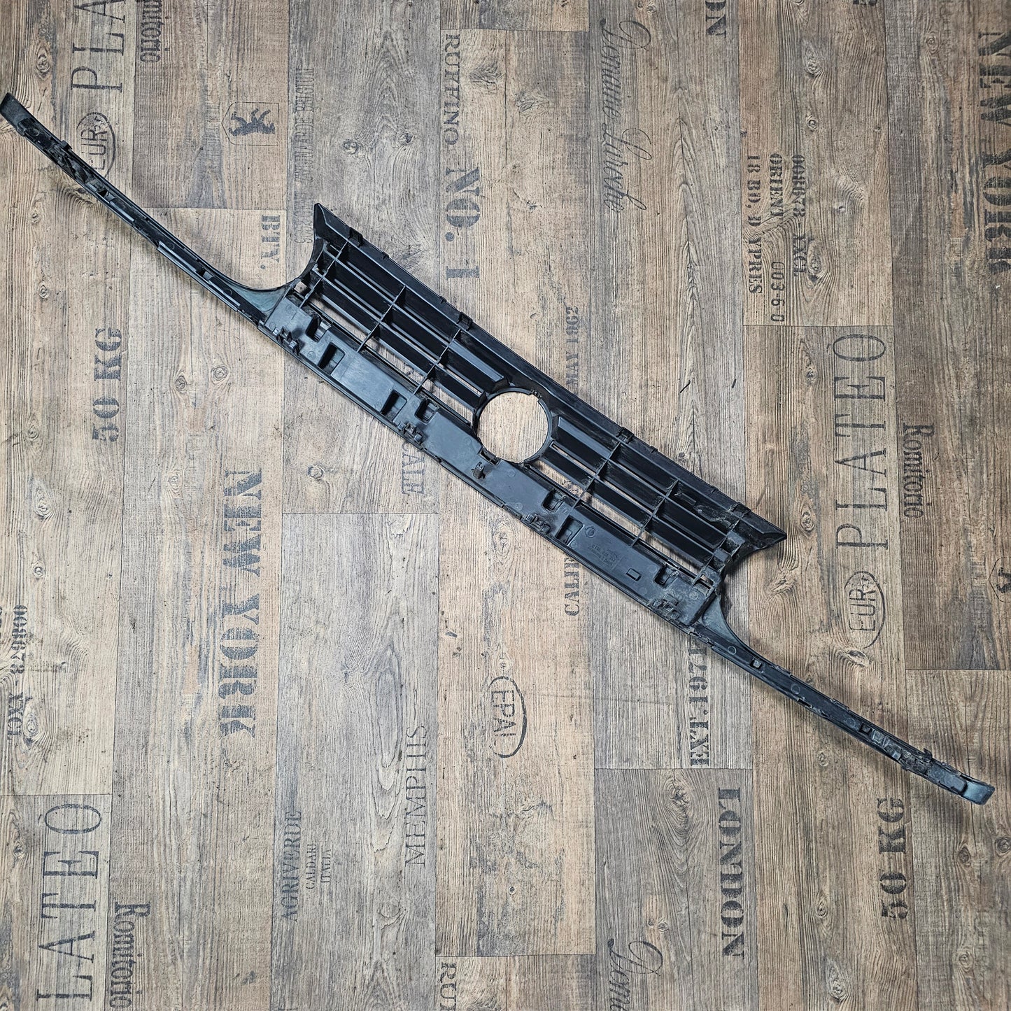 Kühlergrill VW Golf 3 – 1H6853653C – Dragongreen (LC6P) lackiert – gebraucht