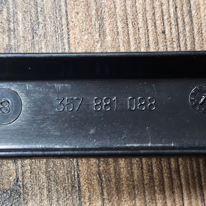 Sitzschiene rechts schwarz – 357881088 – VW Golf 3 / Cabrio / Vento – gebraucht