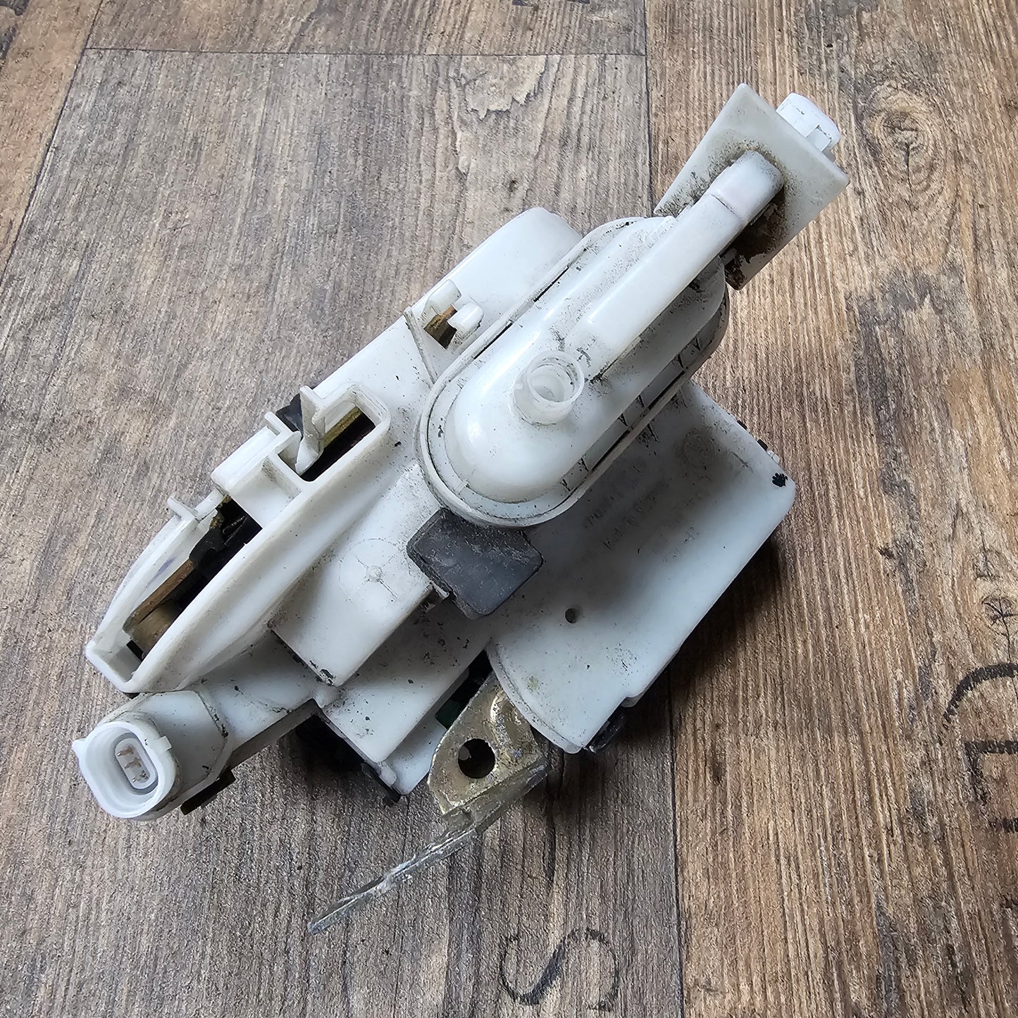 Türschloss vorne rechts VW Golf 3 Limousine – 1H4862154A – gebraucht – Original VW
