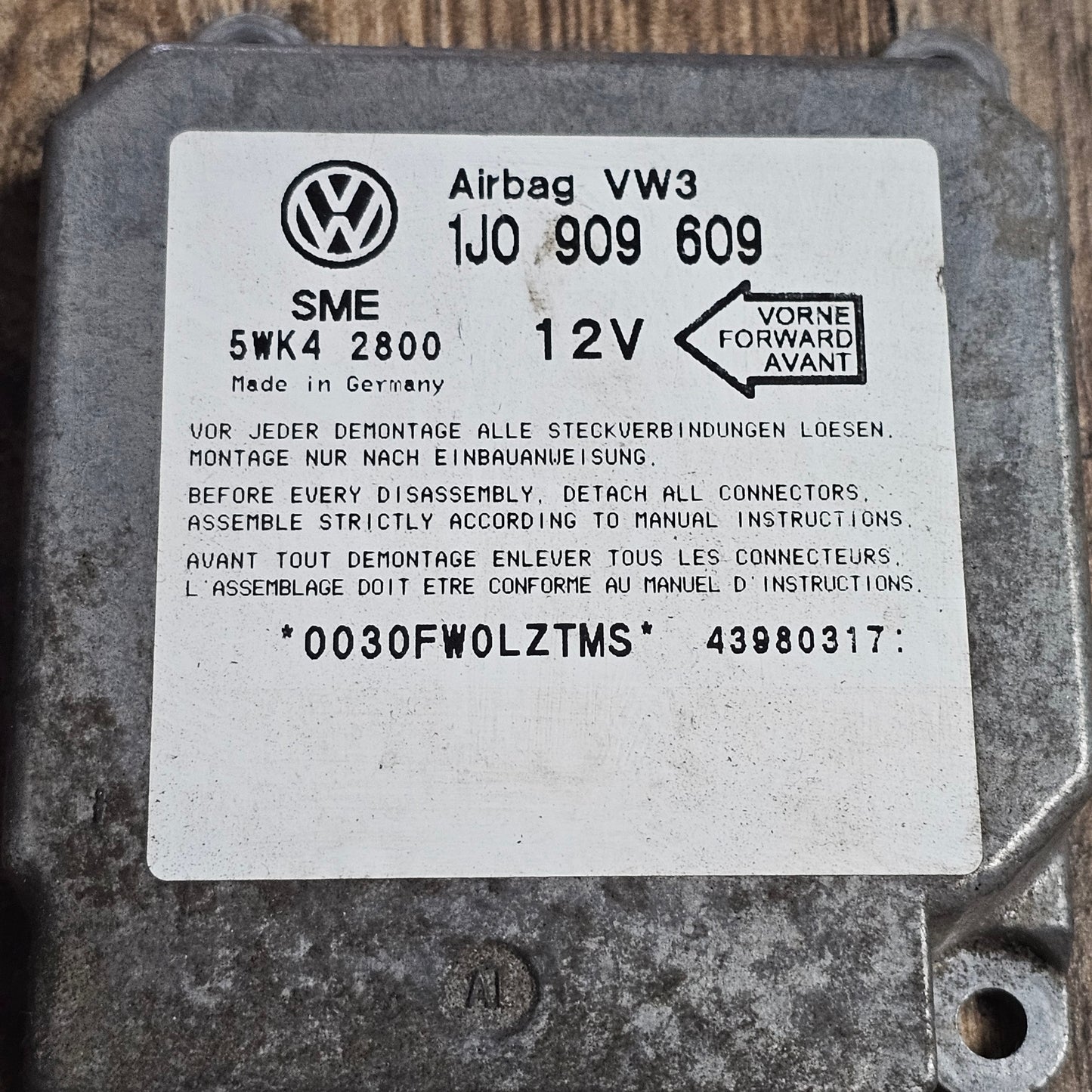 Tacho Kombiinstrument VW Golf IV 1J0919861 + Zündschloss mit 1 Schlüssel 4B0905851C + Motorsteuergerät 036 906 014 AB + Airbag Steuergerät 1J0 909 609 – Gebraucht