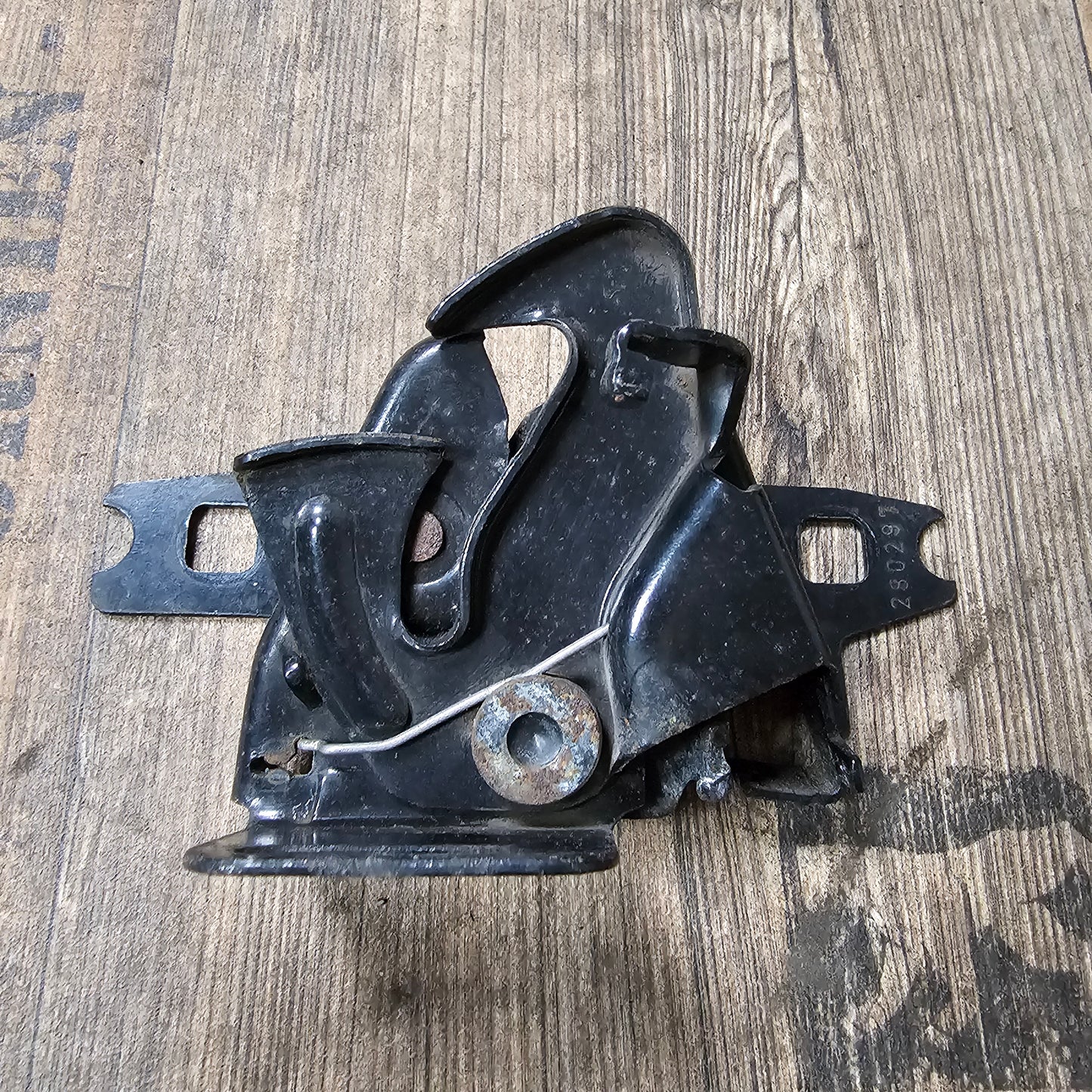 Motorhaubenschloss VW Golf 3 – Schloss Motorhaube – 1H0823509B – gebraucht