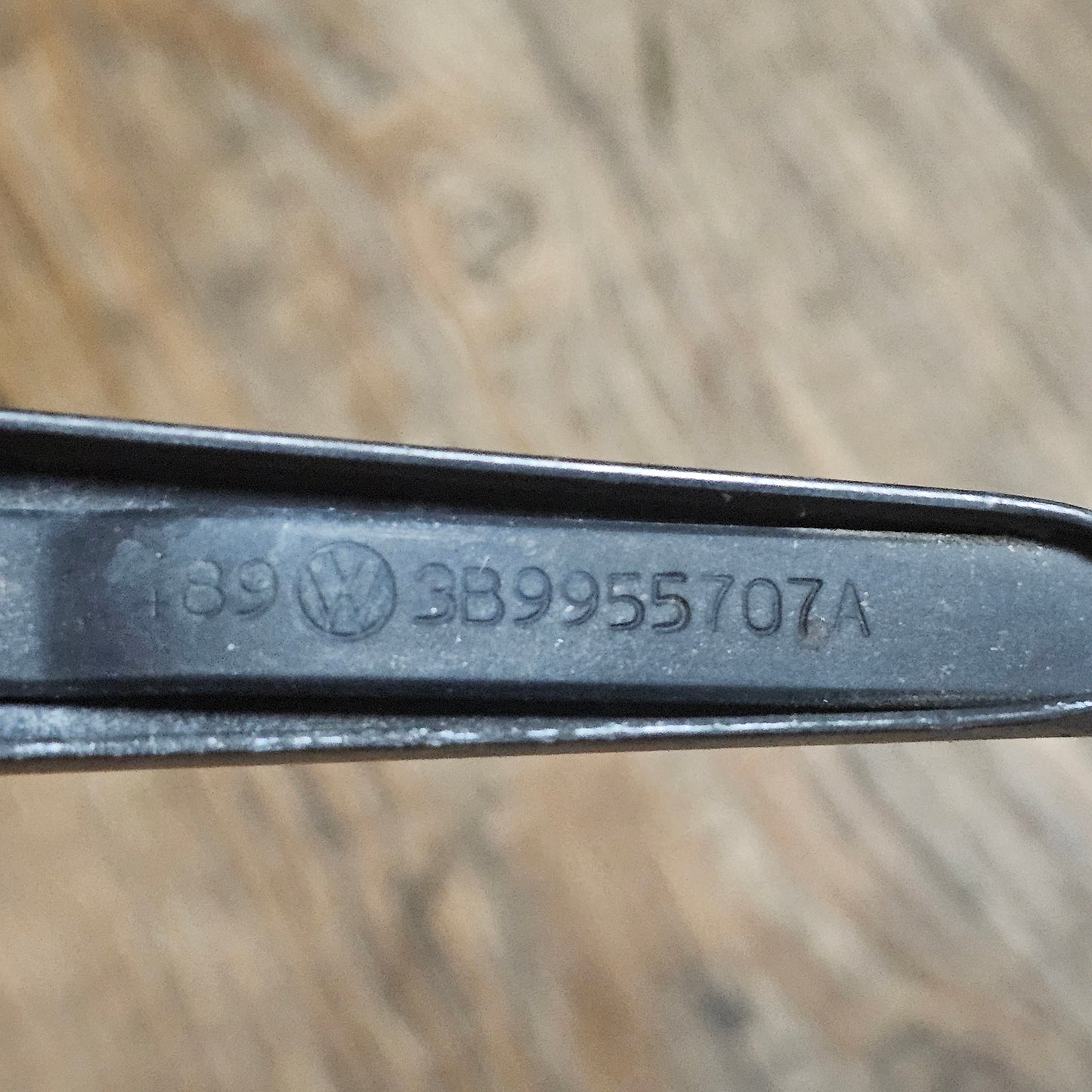 Original VW Heckscheibenwischerarm 3B9 955 707 A Golv IV, Passat