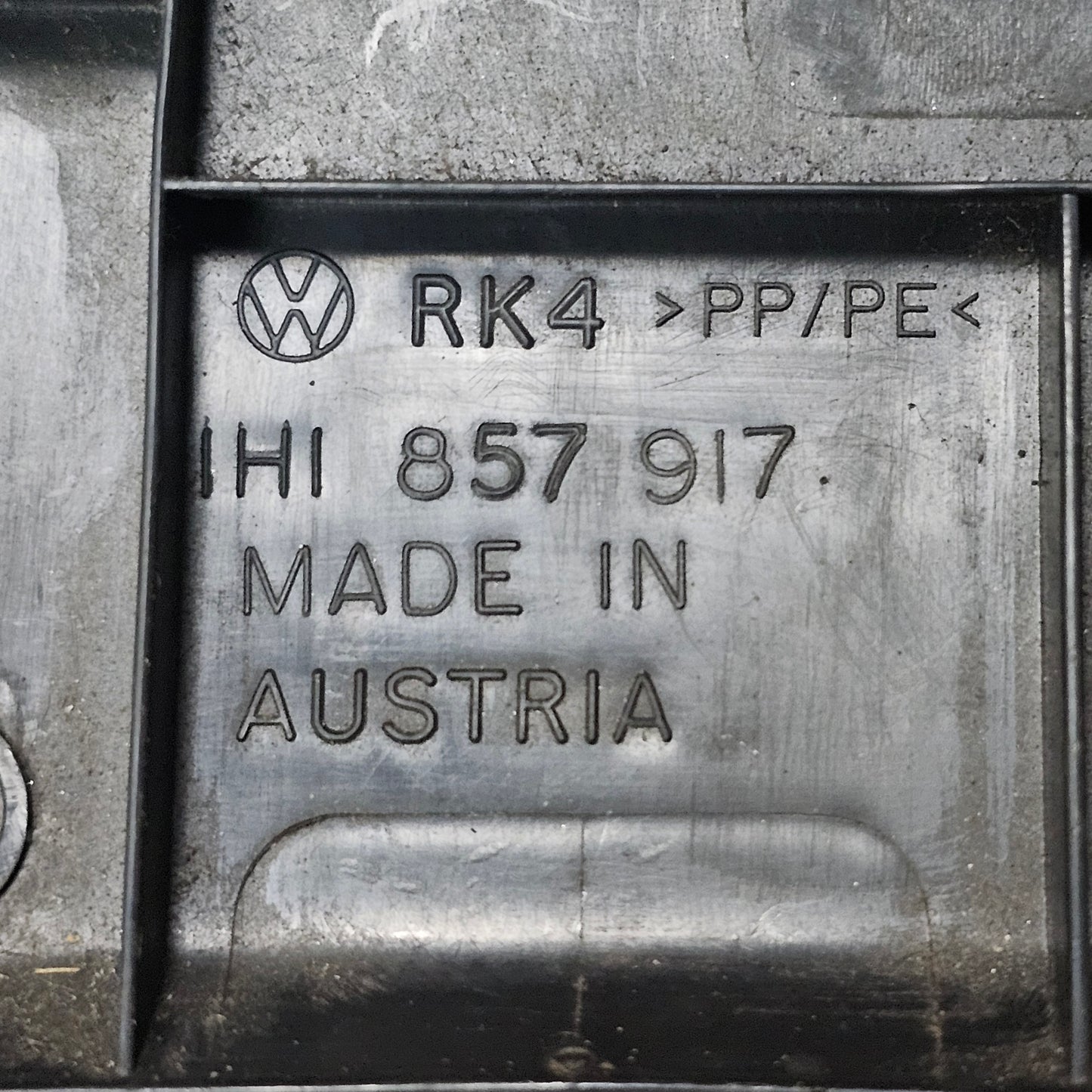 Set: Abdeckung Armaturenbrett + Sicherungskasten schwarz VW Golf 3 / Vento / Cabrio – 1H1857923 + 1H1857917 – gebraucht