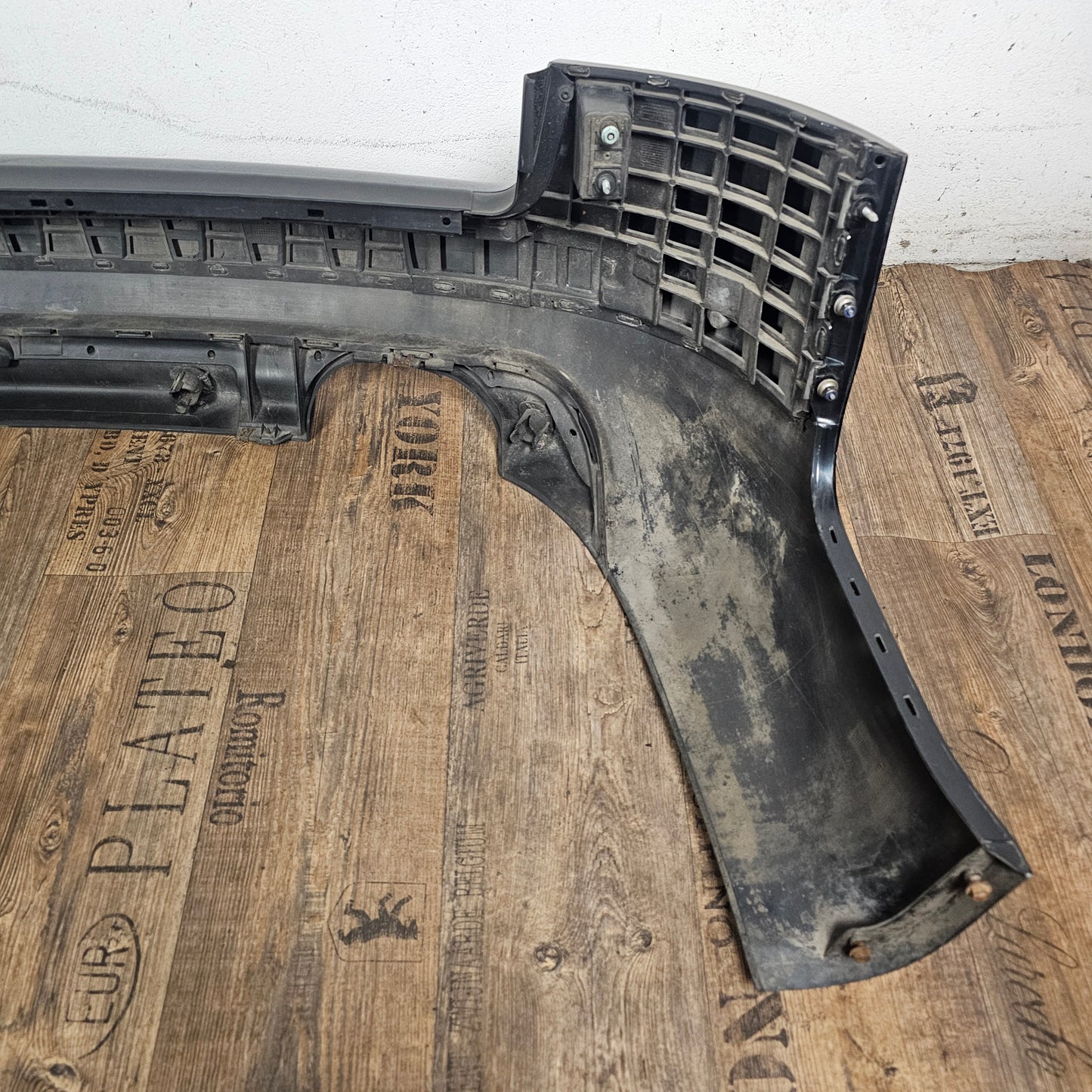 Audi A6 4B C5 Avant / facelift Original gebrauchte Heckstoßstange Stoßfänger hinten 4B9 807 511 AB schwarz