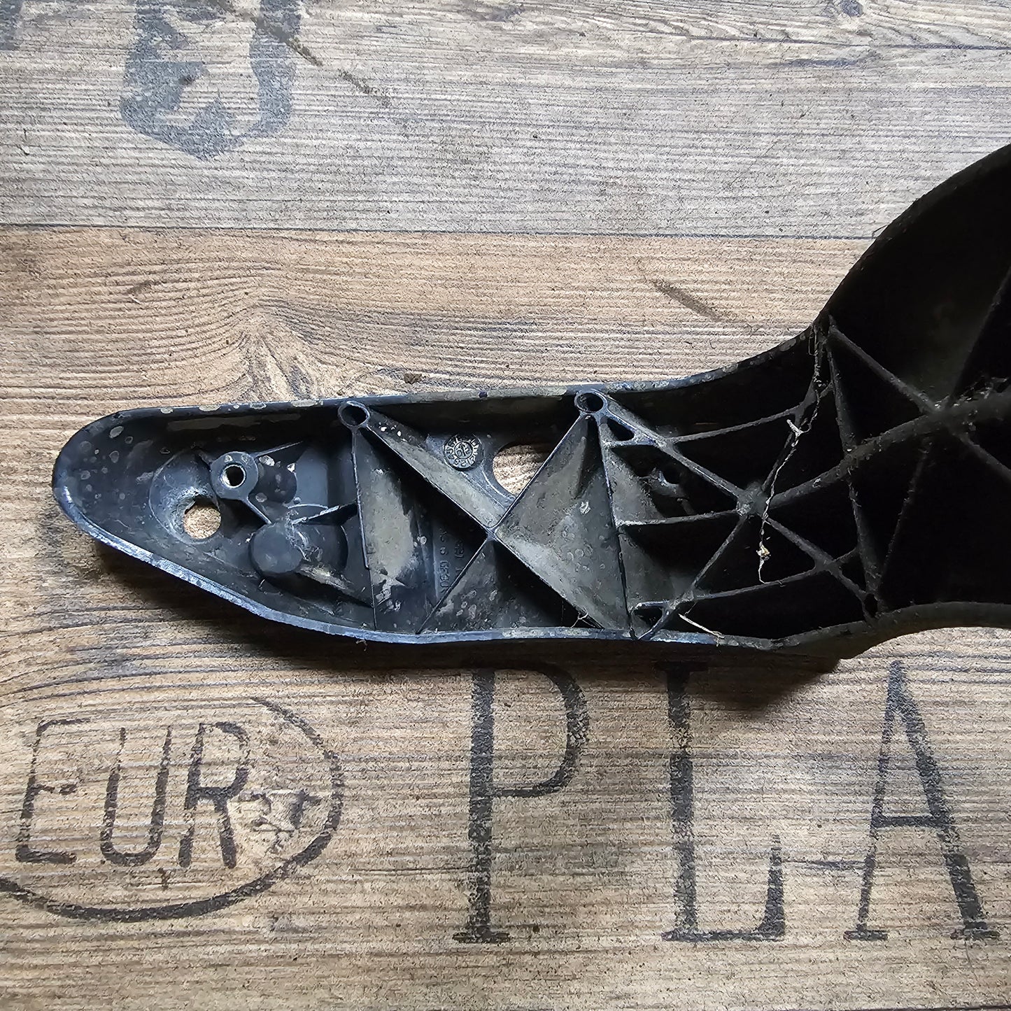 Kotflügelhalter links Audi A4 B6 8E 8E0821137B