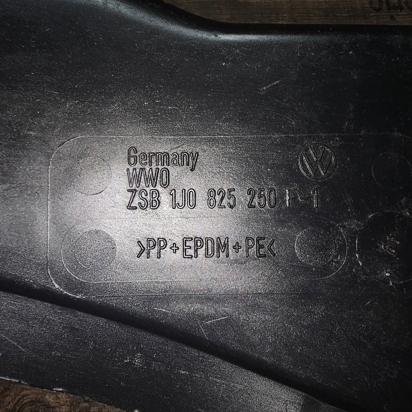 Motorschutzverkleidung Motorraumdämmung Riemenabdeckung rechts VW Golf 4 1J0 825 250 F-1