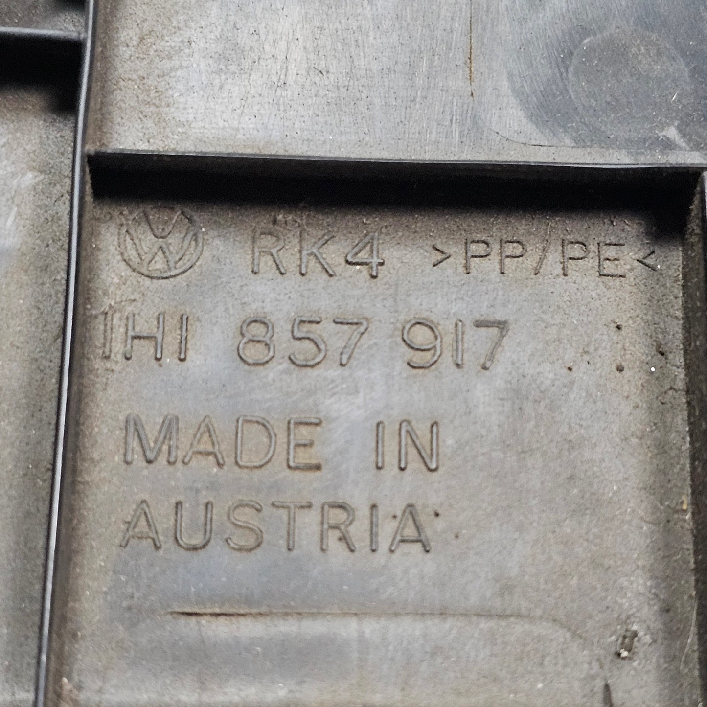 Sicherungskastenabdeckung VW Golf 3 / Vento / Cabrio – 1H1857917 – gebraucht