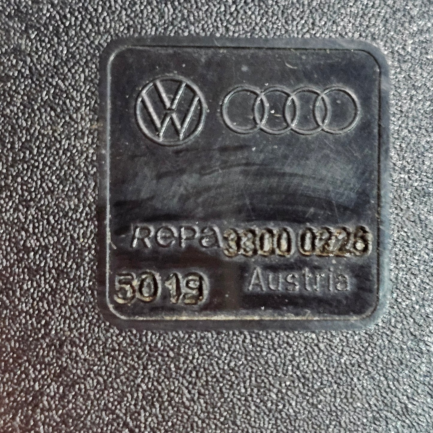 VW Golf IV Beckengurt Gurtschloss hinten – Originalteil 1J0 857 487 C