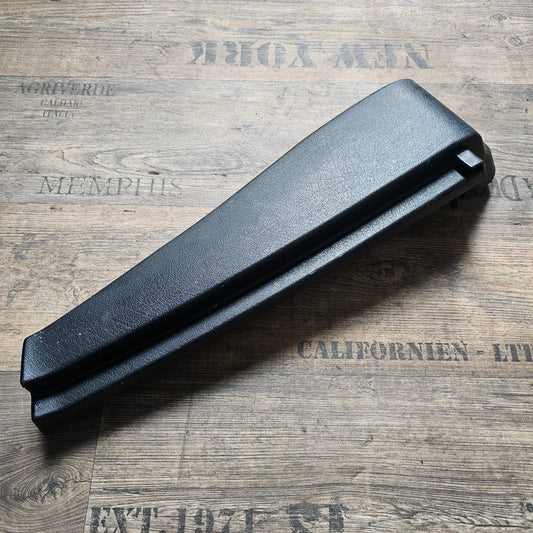 Hutablagen-Halterung links VW Golf 3 – 1H6867761 – schwarz – gebraucht