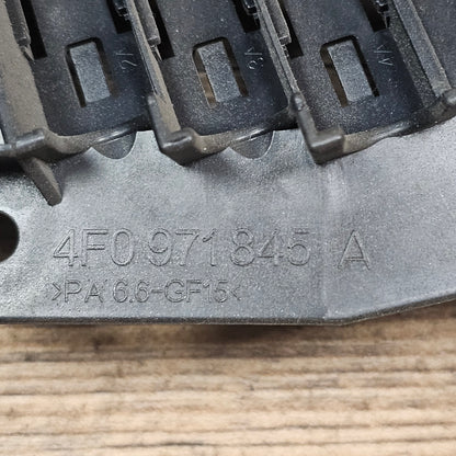 Hauptsicherungskasten hinten rechts Audi A6 4F C6 4F0 971 845 A - gebraucht