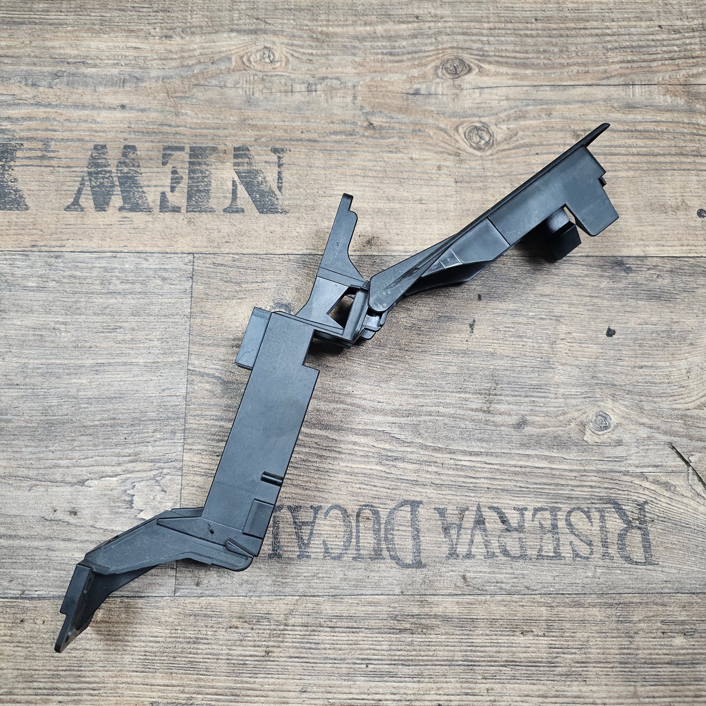 Relaishalter mit Abdeckkappe / Kabelführung vorne rechts Audi A6 4F C6 4F0 937 545 / 4F0 971 981 - gebraucht