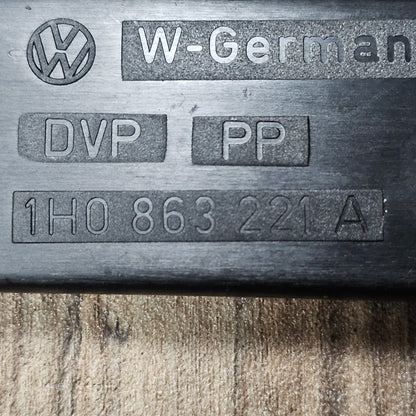 Führung für Abdeckstreifen – 1H0863221A – VW Golf 3 – gebraucht