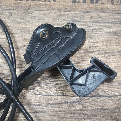 Seilzug Motorhaube mit Griff Audi A4 B6/B7 (8E) & Seat Exeo 8E1 823 533 B - gebraucht