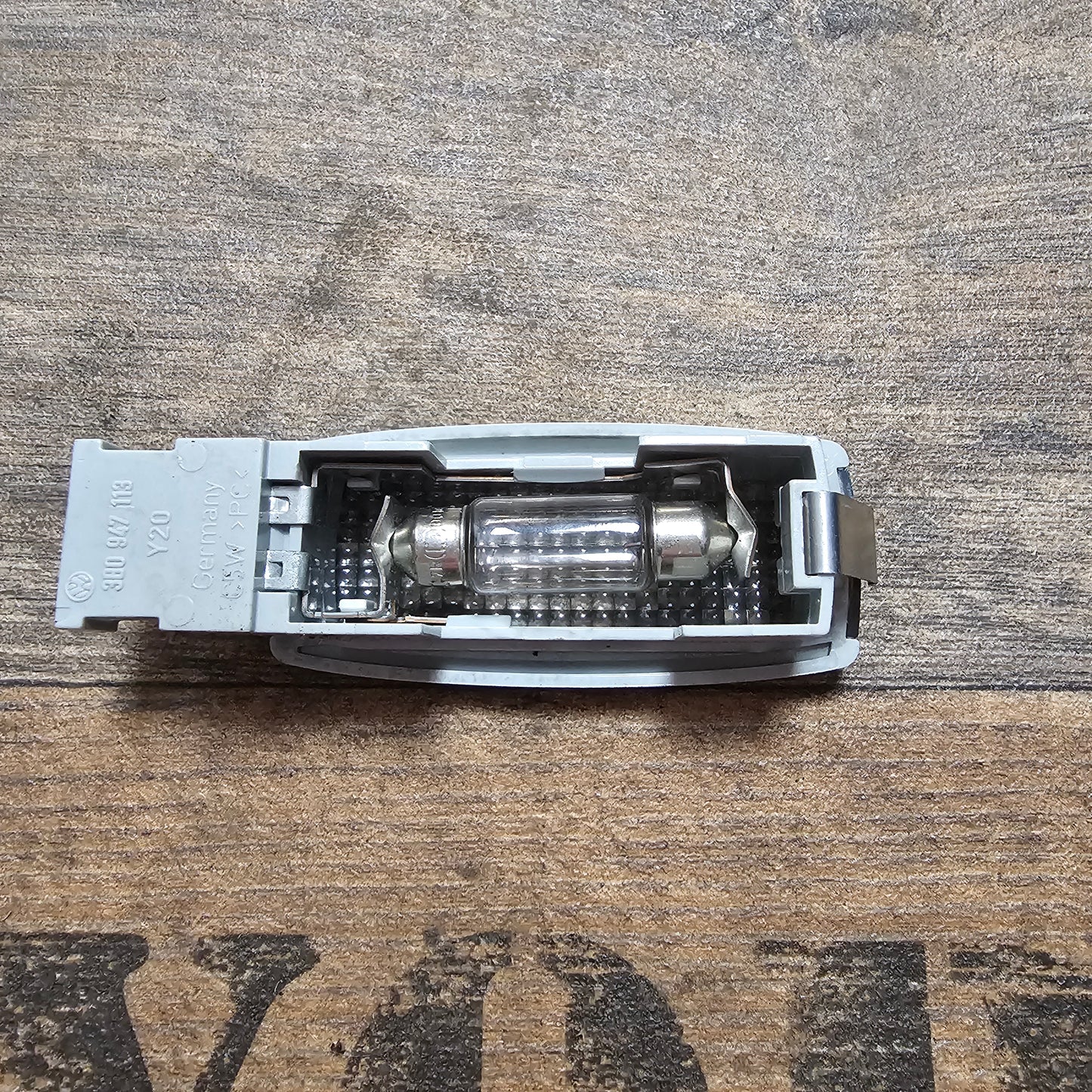 Original VW Innenraum Leseleuchte 3B0947113 – Golf 4, Bora, Passat 3B, Phaeton