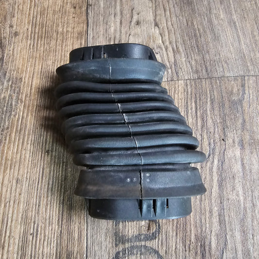 VW Golf IV / Bora / Audi A3 / A4 / A6 – Original Faltenbalg mit Halter 800 937 545 E