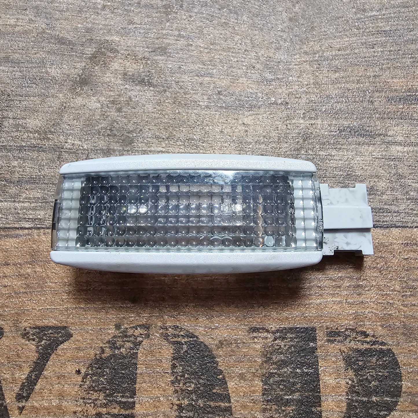 Original VW Innenraum Leseleuchte 3B0947113 – Golf 4, Bora, Passat 3B, Phaeton