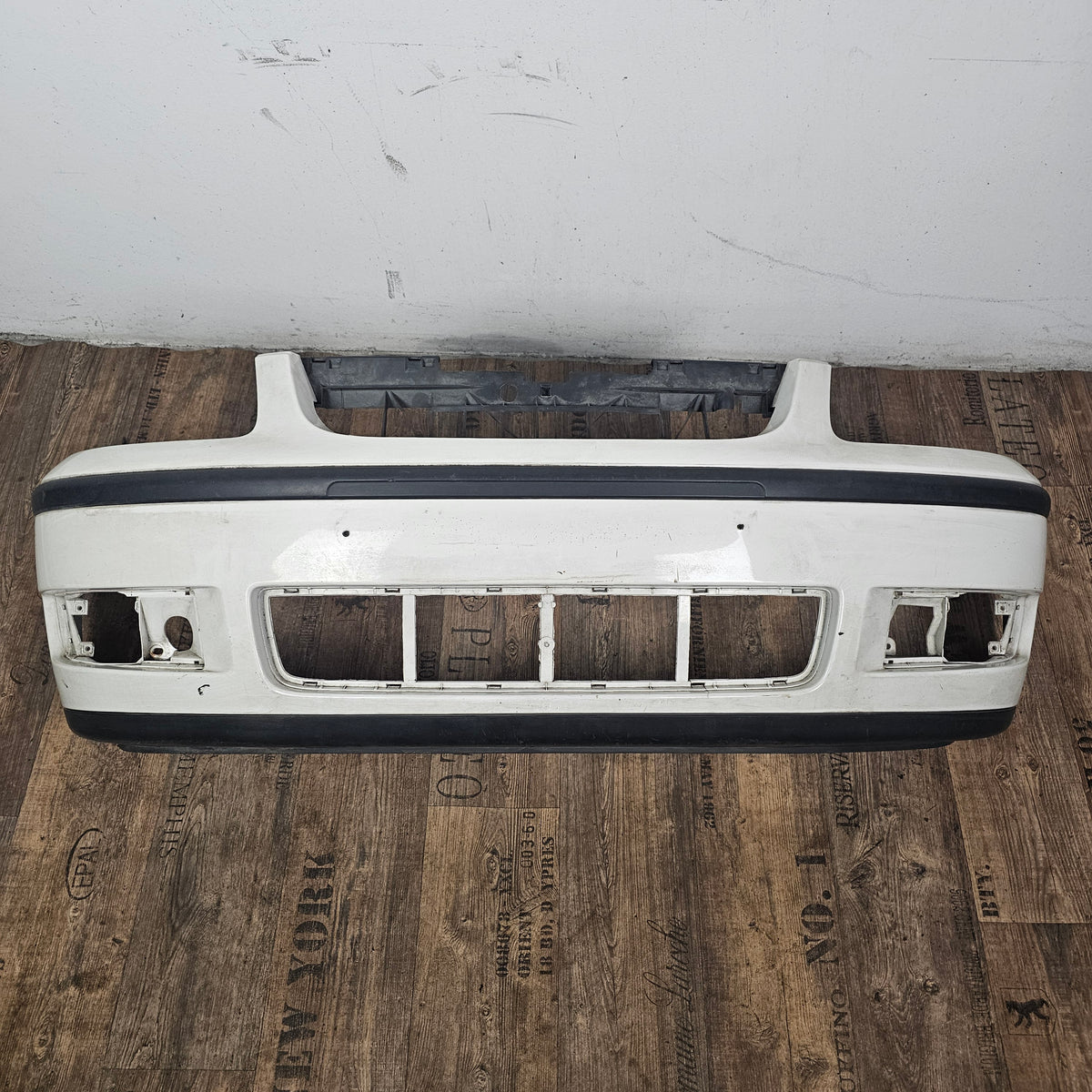VW Polo 6N2 Original Stoßstange vorne Stoßfänger 6N2 807 221 H weiß gebraucht