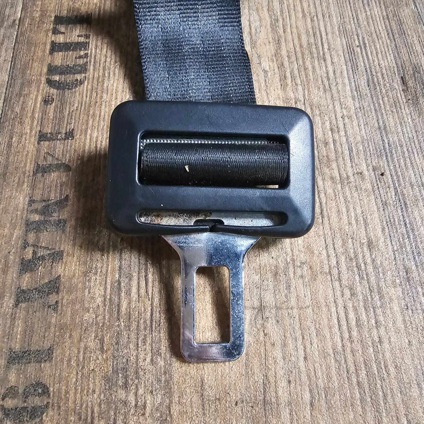 VW Golf IV Beckengurt Gurtschloss hinten – Originalteil 1J0 857 487 C