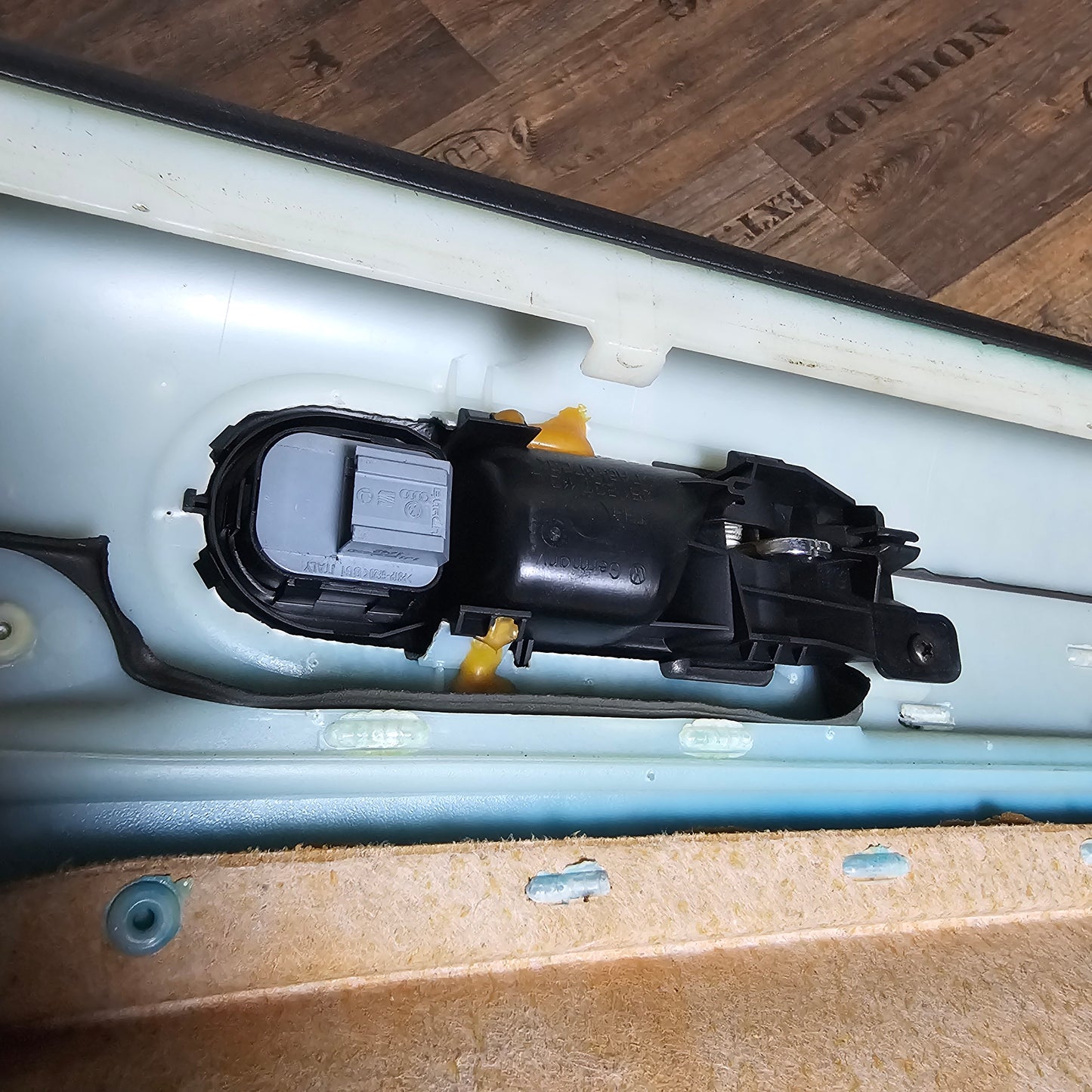 Türverkleidung vorne rechts EWL VW Golf 4 – Teilenummer 1J3 867 012 CH – Gebraucht