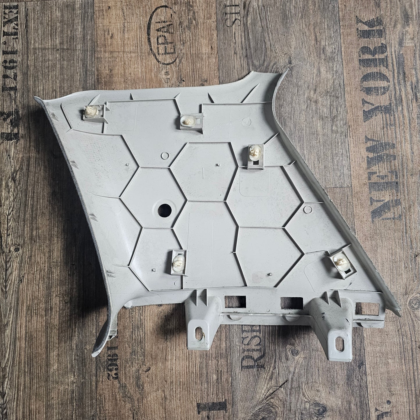 Verkleidung links VW Golf IV – Teilenummer 1J3 867 287 E – Gebraucht