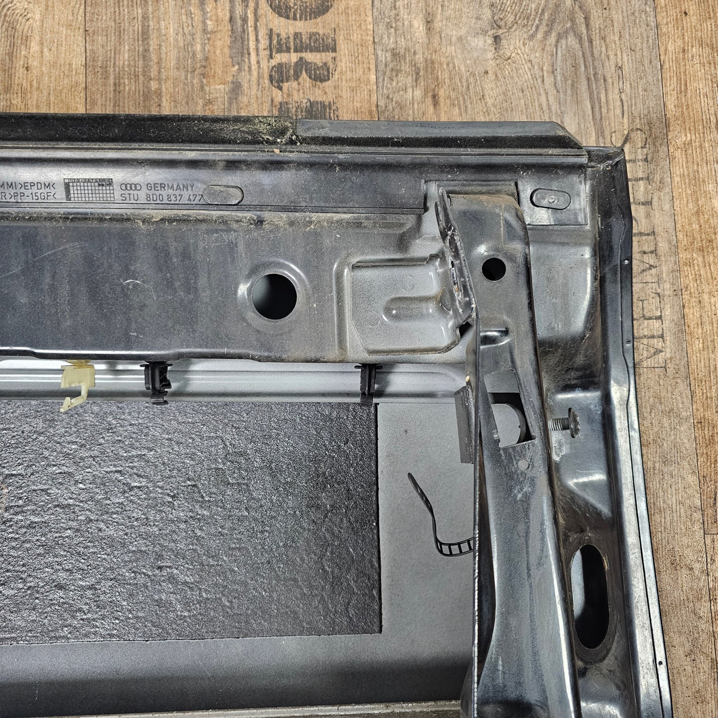 Tür vorne links Audi A4 B5 8E LZ9U Vulkanschwarz Perleffekt