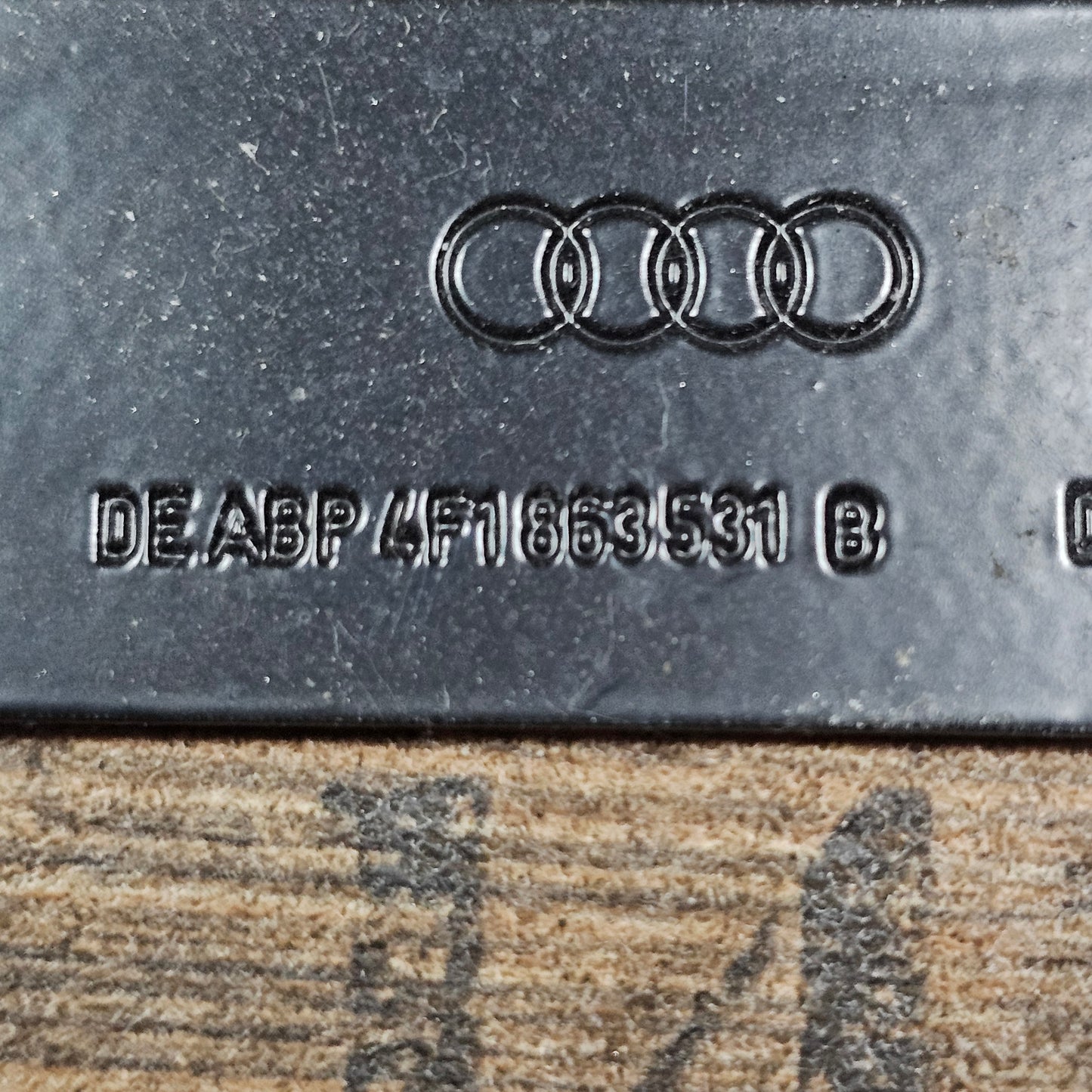 Halter Mittelkonsole vorne Audi A6 4F C6 4F1 863 531 B - gebraucht