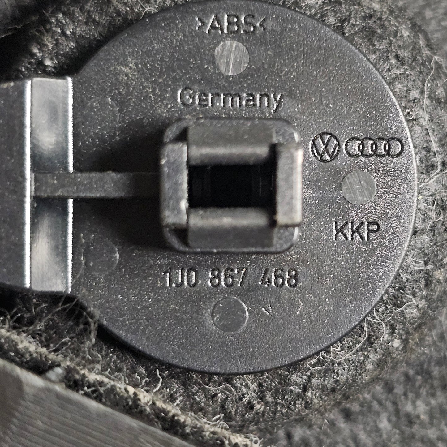 Seitenverkleidung Kofferraum Rechts VW Golf IV 1J6 867 428 K + Schließriegel 1J0 867 468 – Gebraucht