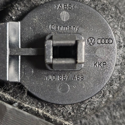 Seitenverkleidung Kofferraum Rechts VW Golf IV 1J6 867 428 K + Schließriegel 1J0 867 468 – Gebraucht