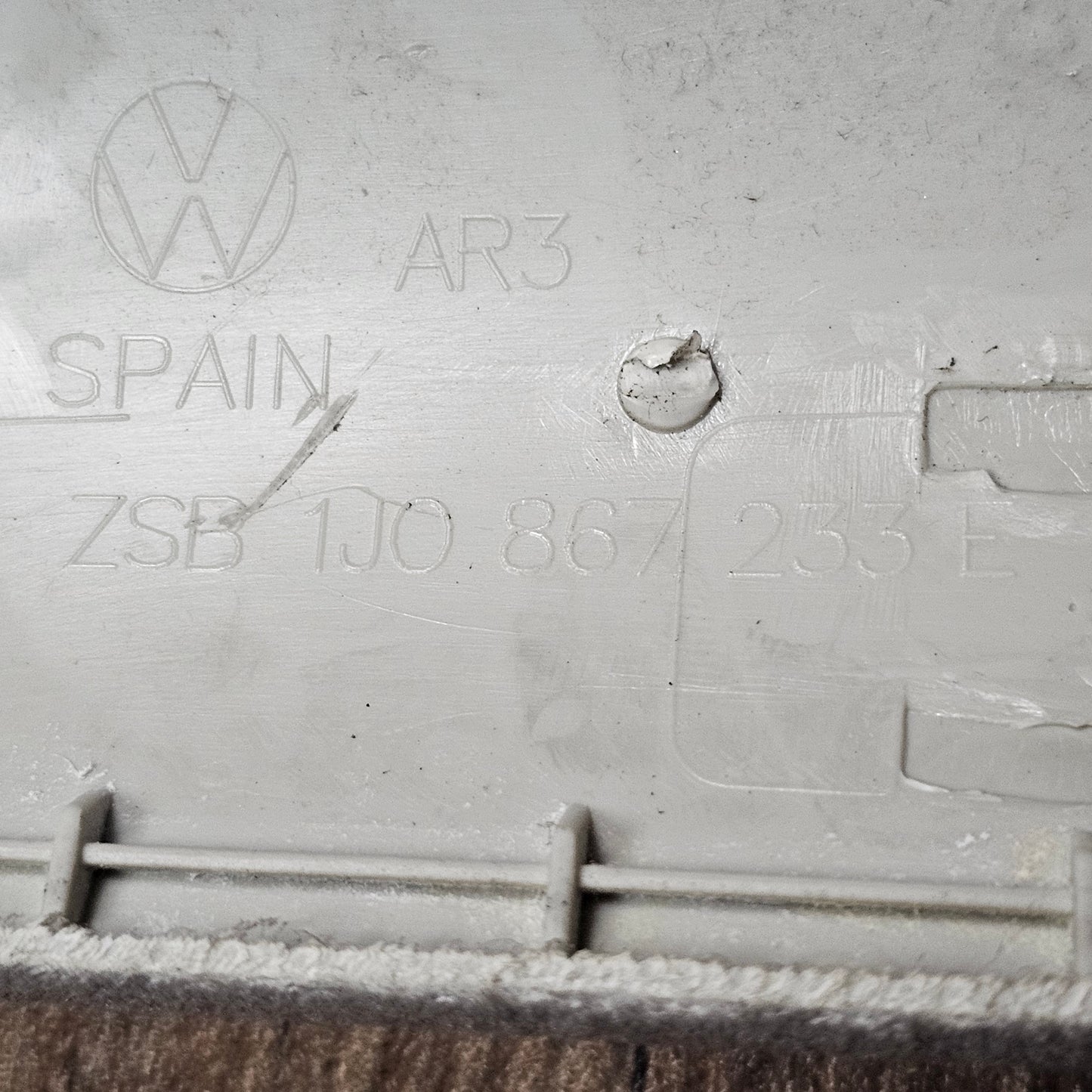 A-Säulenverkleidung links Grau VW Golf IV / Bora – Teilenummer 1J0 867 233 E – Gebraucht