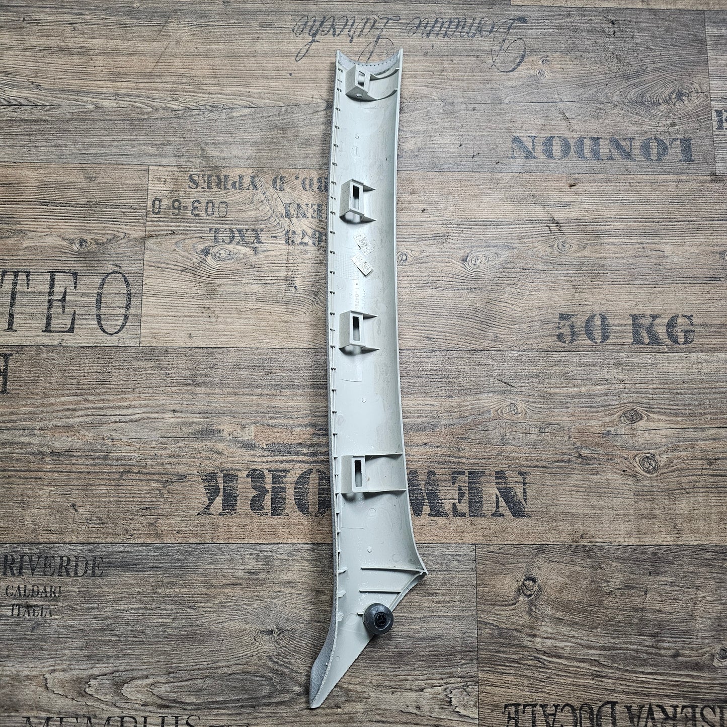 A-Säulenverkleidung links Grau VW Golf IV / Bora – Teilenummer 1J0 867 233 E – Gebraucht