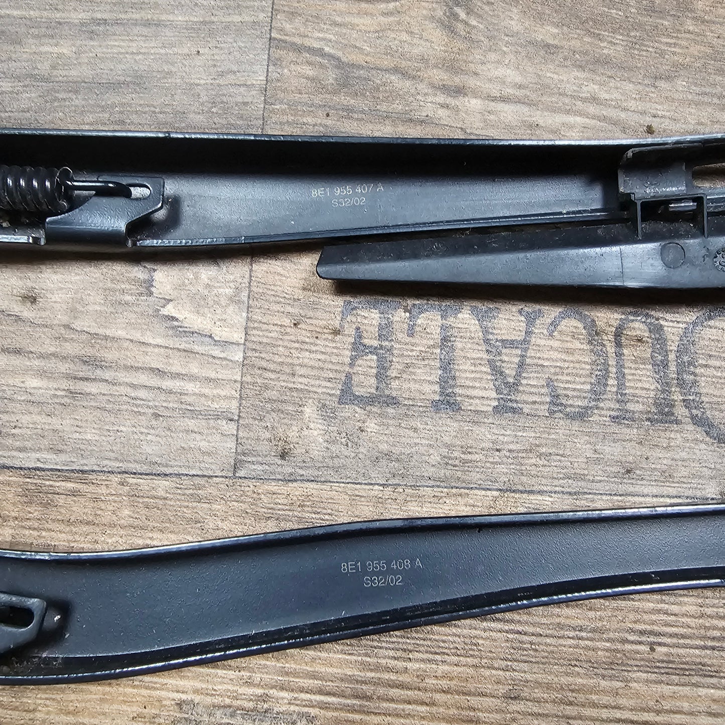 Scheibenwischerarm vorne links & rechts Audi A4 B6/B7 (8E) 8E1 955 407 A / 8E1 955 408 A - gebraucht