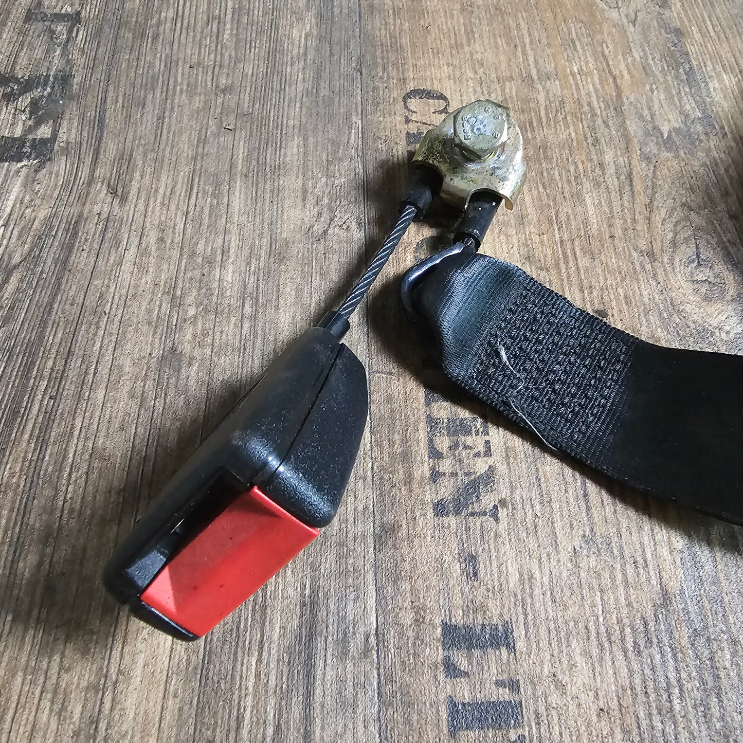 VW Golf IV Beckengurt Gurtschloss hinten – Originalteil 1J0 857 487 C