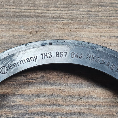 Gebrauchtes Boxengitter für VW Golf 3 / Vento / Cabrio – Rechts Hinten mit Rahmen – Teilenummer 1H3867150 + 1H3867044