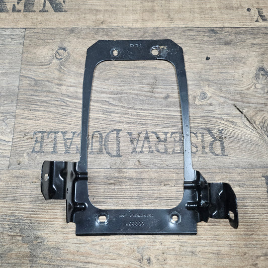 Halter Mittelkonsole vorne Audi A6 4F C6 4F1 863 531 B - gebraucht