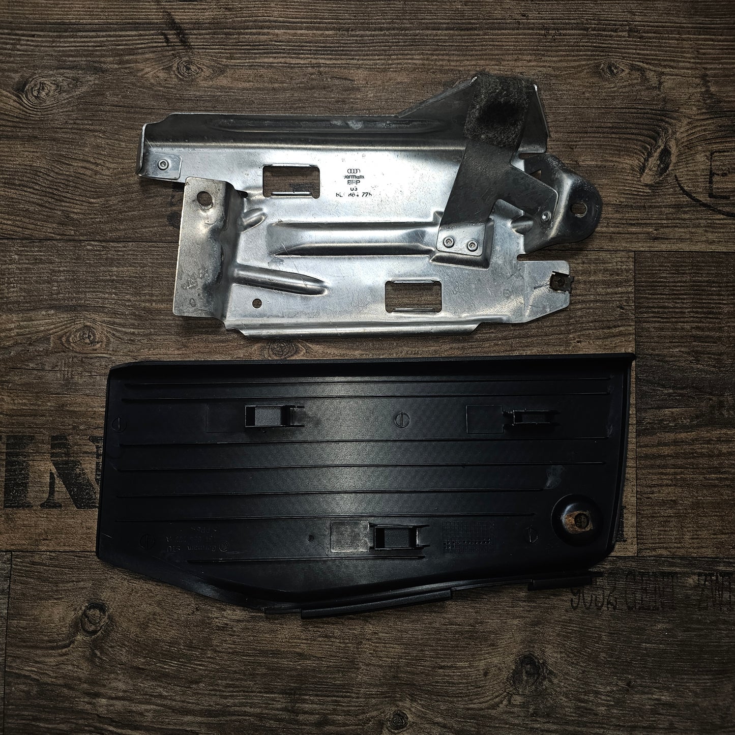 Fußstütze + Halter VW Golf 4 Bora Beetle AudiA3/S3 8L schwarz 1J1864777A 8L1864775