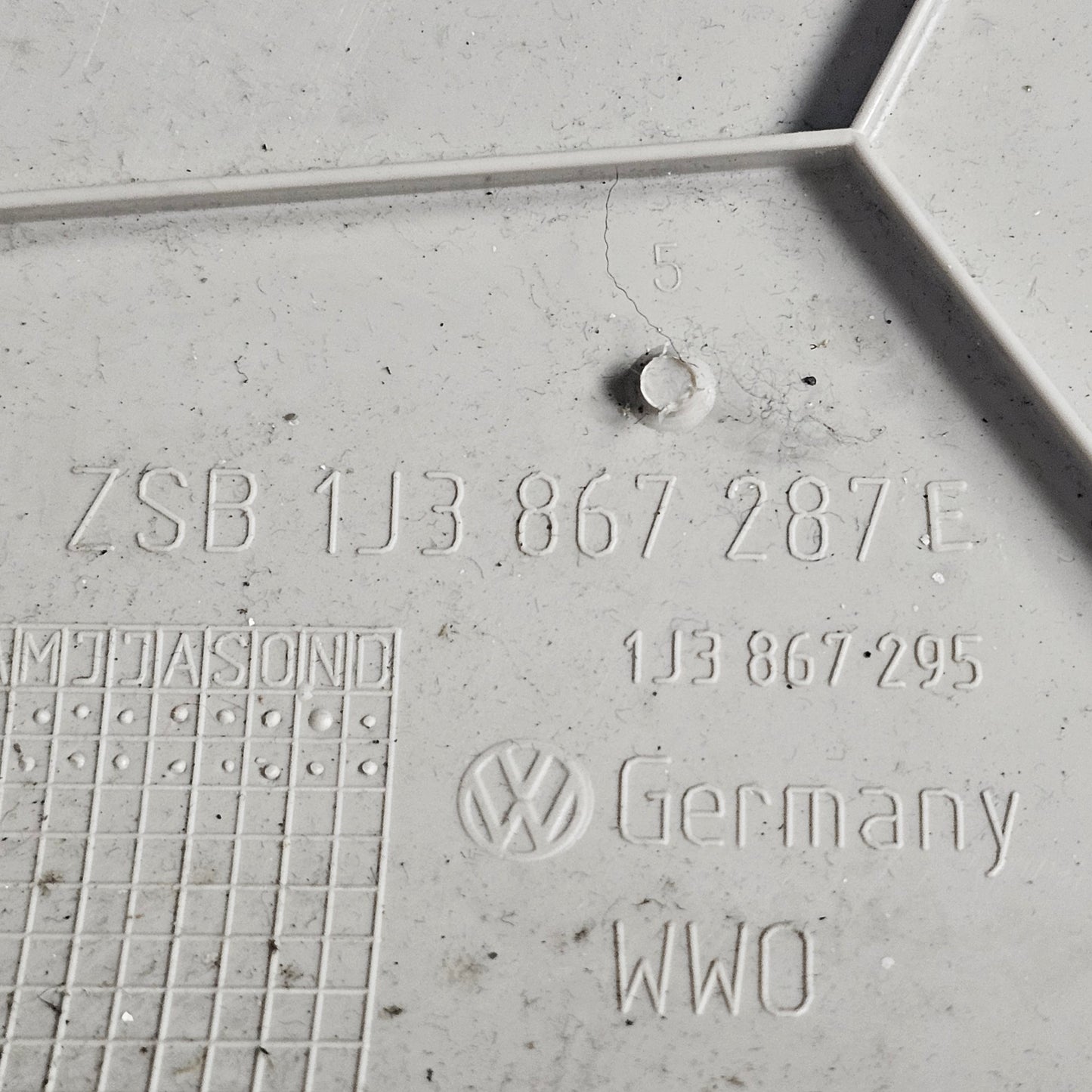 Verkleidung links VW Golf IV – Teilenummer 1J3 867 287 E – Gebraucht