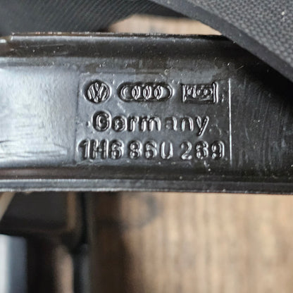 Halter Warndreieck + Verbandskasten – 1H6860297A / 1H6860269 – VW Golf 3 / Vento / Cabrio – gebraucht