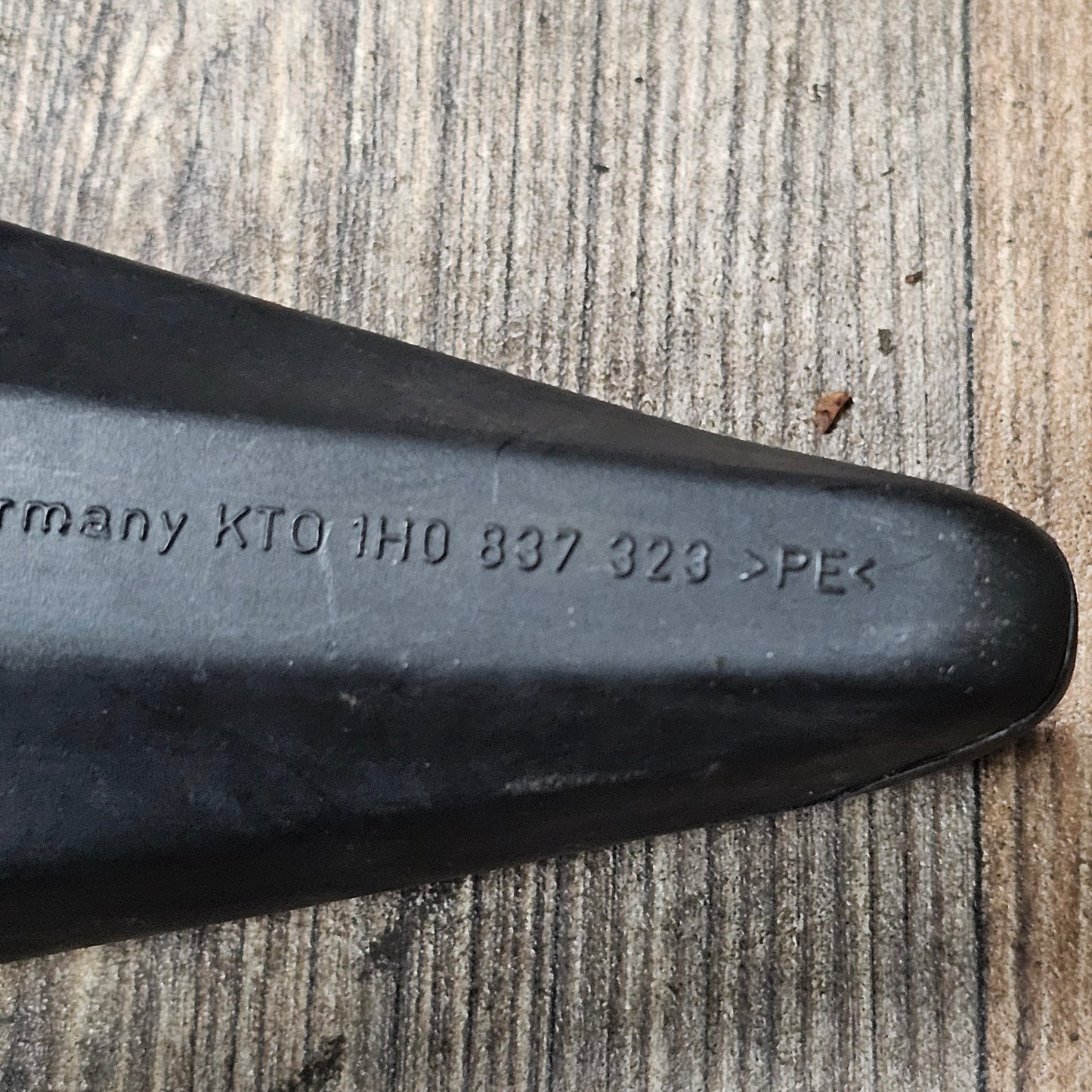 Türfangband / Türstopper links oder rechts VW Golf 3 / Vento / Cabrio – 1H0837323 – gebraucht