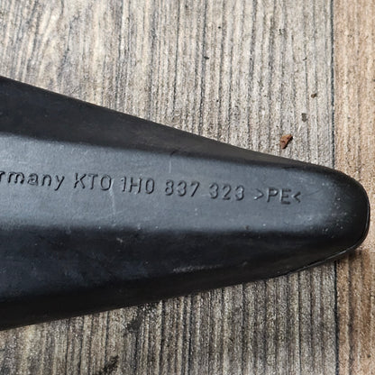 Türfangband / Türstopper links oder rechts VW Golf 3 / Vento / Cabrio – 1H0837323 – gebraucht