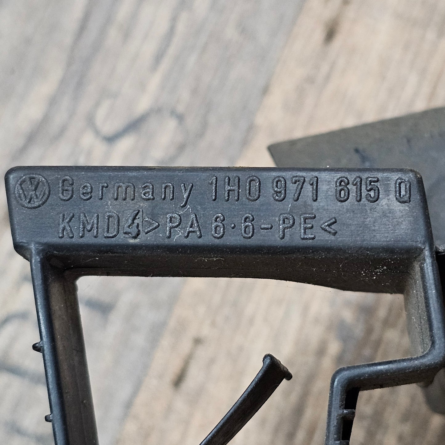 Batteriehalter VW Golf 3 – 1H0121407A – gebraucht