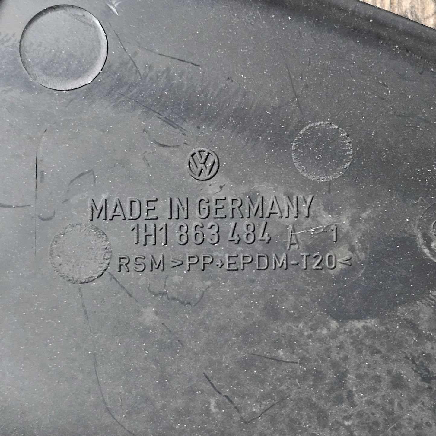 Fußraumverkleidung rechts schwarz VW Golf 3 / Cabrio / Vento – 1H1863484A – gebraucht