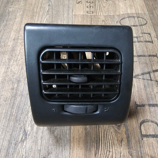 Lüftungsgitter rechts schwarz VW Golf 3 / Cabrio / Vento – 1H6819704 / 1H6819710 – gebraucht