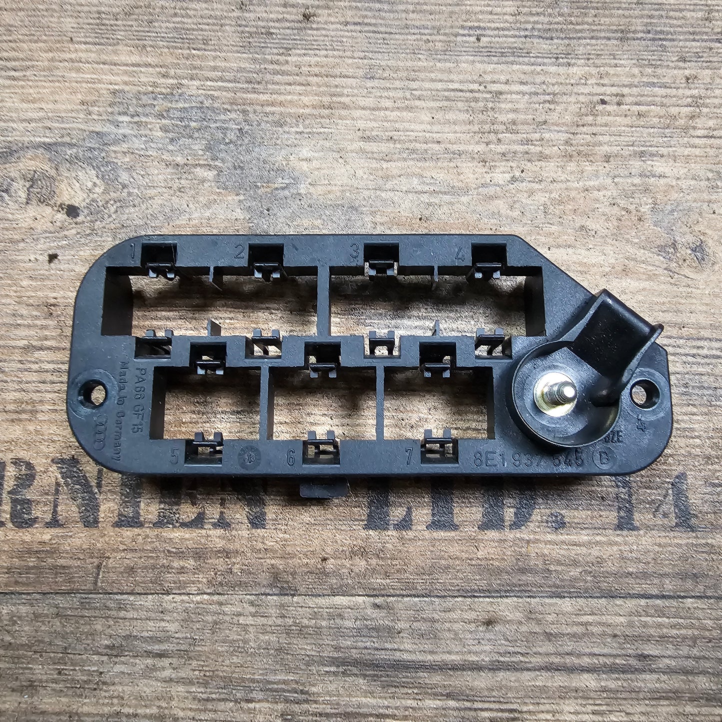 Halter Steckgehäuse Leitungssatz Schalttafel Motorraum Audi A4 8E1937545B